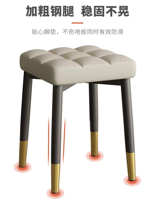 2025澳门马经,最新资料和公交站椅子仅手机高与公交站台椅子