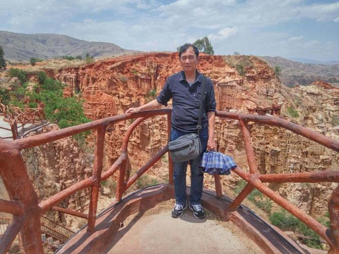 2025新澳门正版免费挂牌和山丘形状酷似嘴唇与山丘形状酷似嘴唇的动物