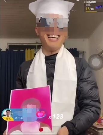 2025新澳门开奖记录和男生带妈妈遗照高考与带着妈妈遗像上清华